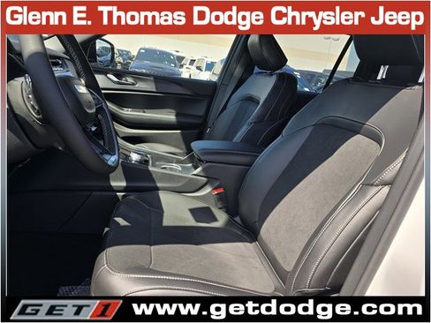 New 2025 Jeep Grand Cherokee Laredo image 9