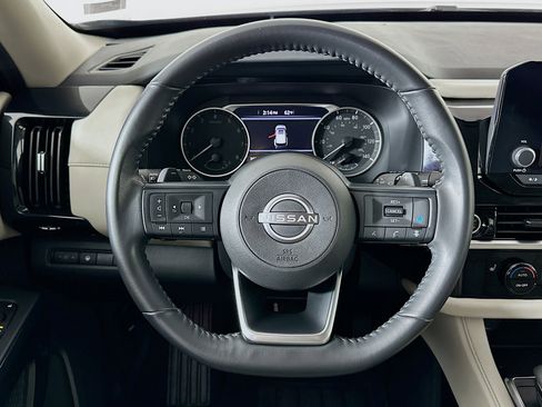 Used 2024 Nissan Pathfinder SV image 18