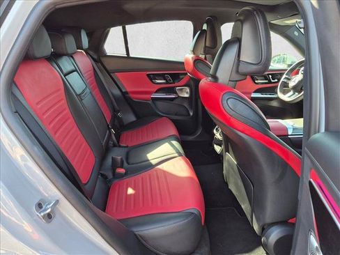 Used 2025 Mercedes-Benz GLC 300 4MATIC image 17