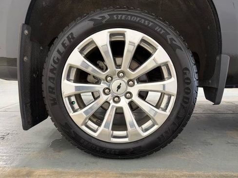 Used 2020 Chevrolet Silverado 1500 High Country w/ Technology Package AWD/4WD image 10