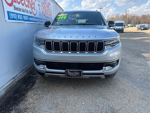 Used 2024 Jeep Wagoneer Series III AWD/4WD image 5