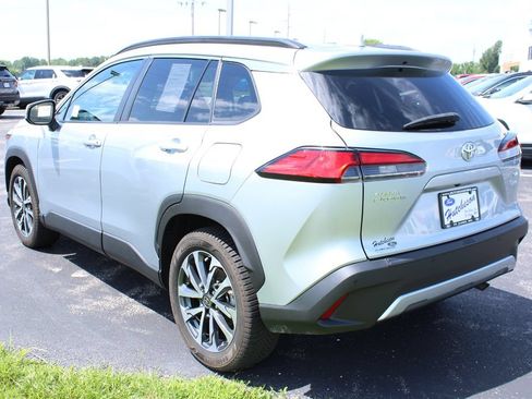 Used 2023 Toyota Corolla Cross XLE w/ Convenience Package AWD/4WD image 7