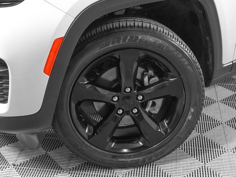 Used 2023 Jeep Grand Cherokee Altitude AWD/4WD image 30