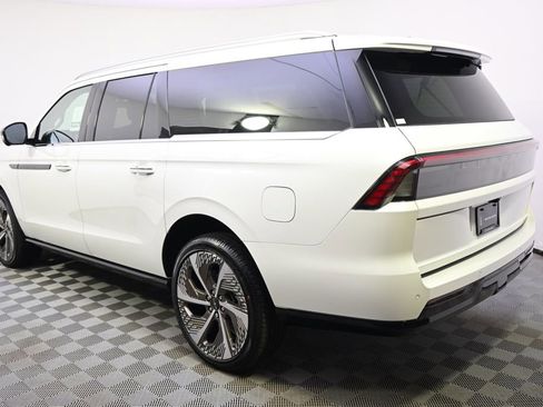 New 2026 Lincoln Navigator L Black Label AWD/4WD image 3