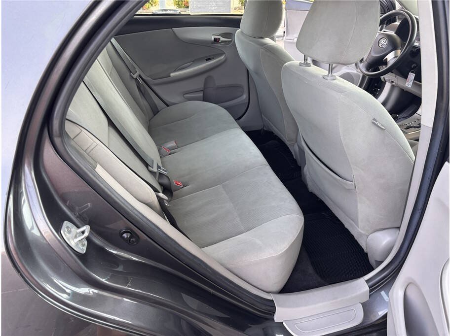 Used 2013 Toyota Corolla LE FWD image 12