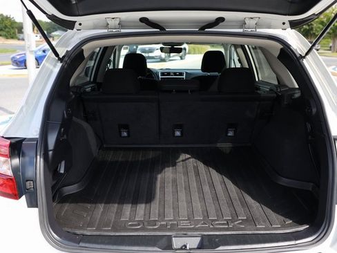 Used 2018 Subaru Outback 2.5i Premium image 8