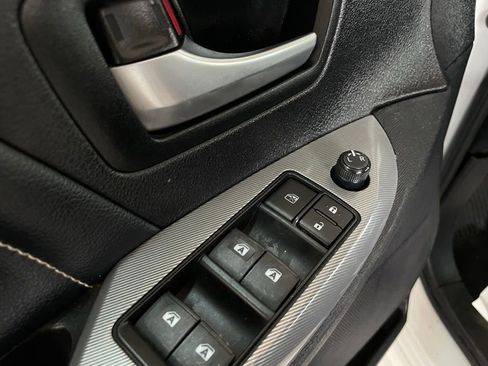 Used 2017 Toyota Sienna SE w/ Cargo Management Package image 32