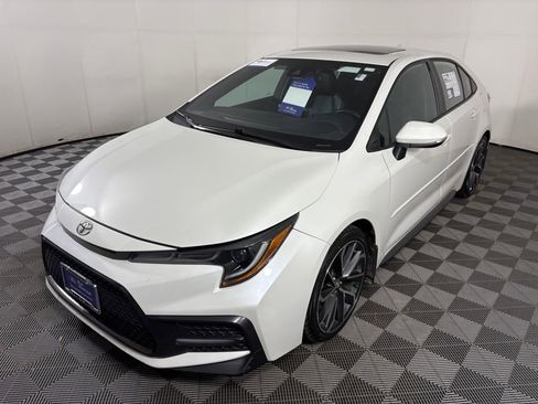 Used 2020 Toyota Corolla XSE image 3