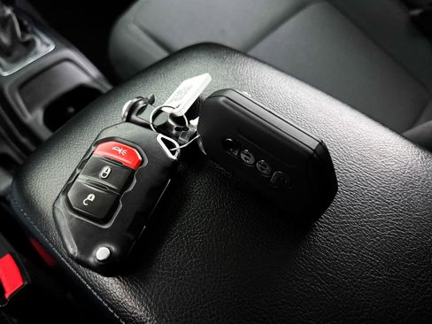 Used 2022 Jeep Wrangler Unlimited Sport AWD/4WD image 32