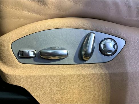 Used 2025 Porsche Macan image 39