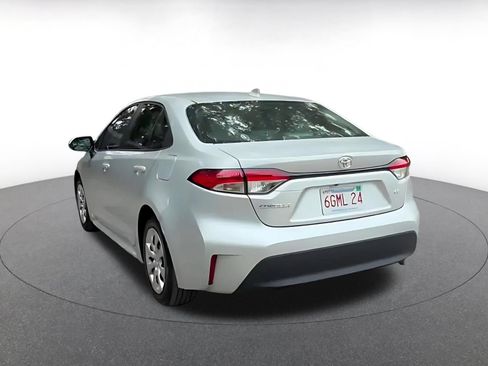 Used 2025 Toyota Corolla LE FWD image 11