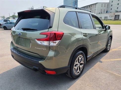 Used 2021 Subaru Forester Premium image 7