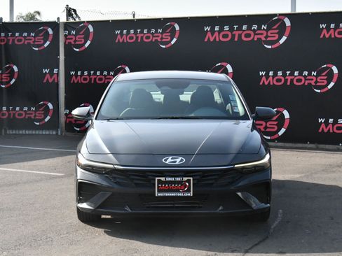 Used 2024 Hyundai Elantra SEL image 2