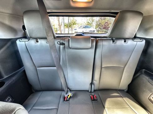 Used 2023 Toyota Highlander XLE image 32