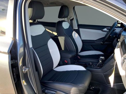 New 2026 Volkswagen Taos SEL image 11