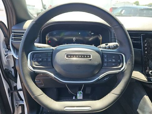 Used 2024 Jeep Wagoneer L Series II w/ Flexible Seating Group AWD/4WD image 4