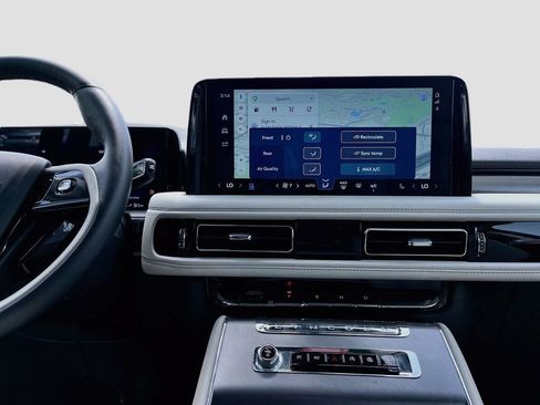 Used 2025 Lincoln Aviator AWD w/ Equipment Group 101A image 16