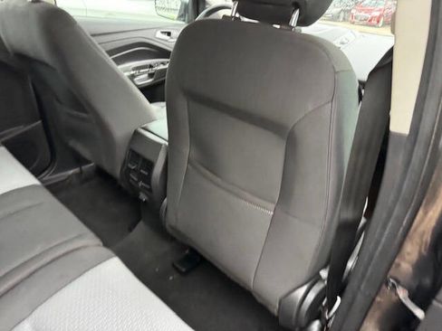 Used 2019 Ford Escape SE image 25