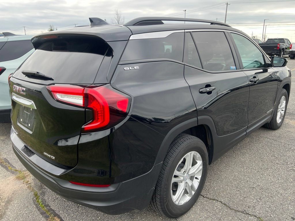 Used 2023 GMC Terrain SLE w/ Driver Convenience Package AWD/4WD image 3