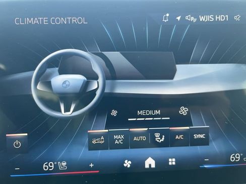 Certified 2025 BMW X2 xDrive28i image 24