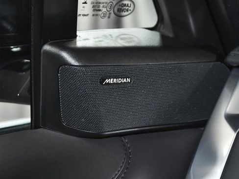 Used 2025 Land Rover Range Rover SE image 40