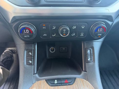 Used 2018 GMC Acadia SLE FWD image 21