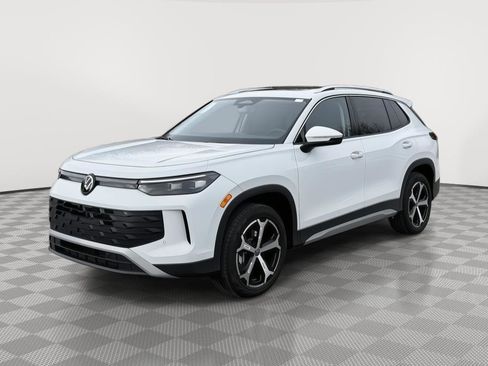 New 2025 Volkswagen Tiguan SE image 7