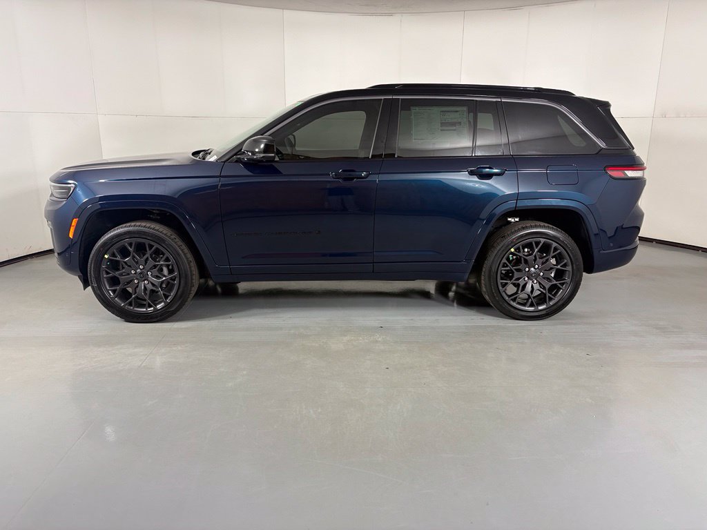 New 2027 Jeep Grand Cherokee Summit w/ Adv Protech Group IV AWD/4WD image 5
