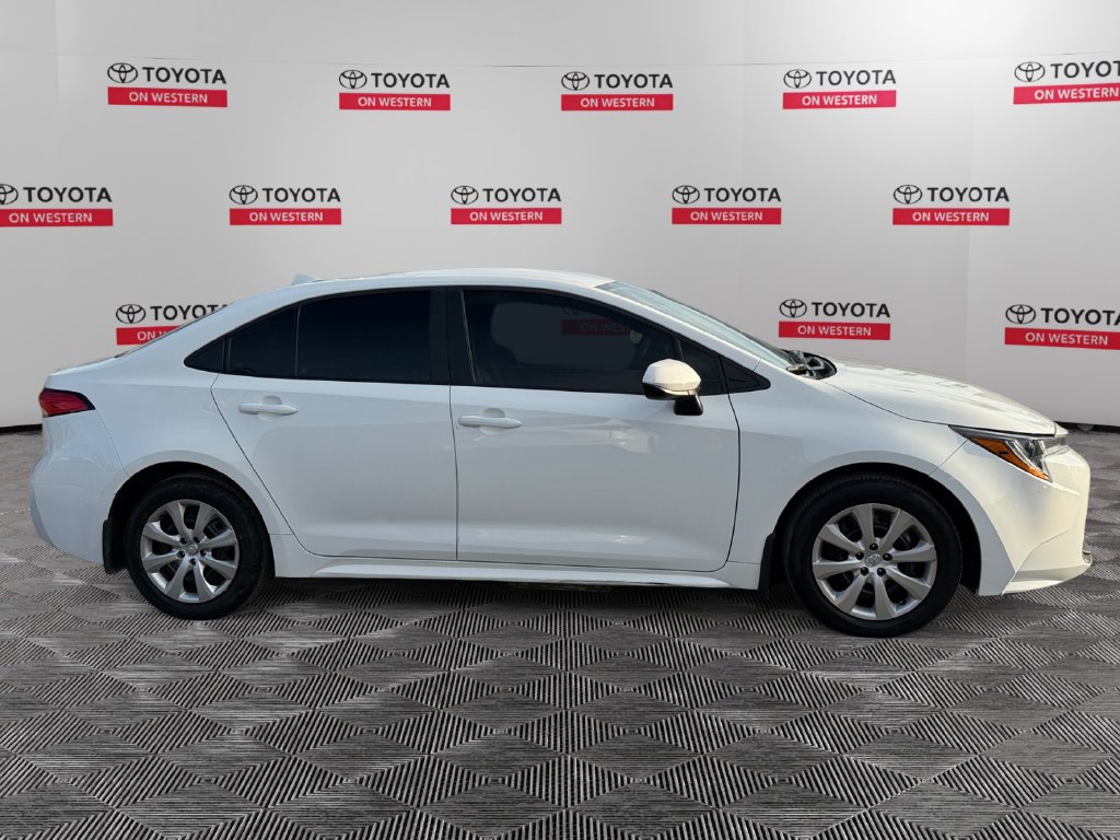 Used 2025 Toyota Corolla LE FWD image 4