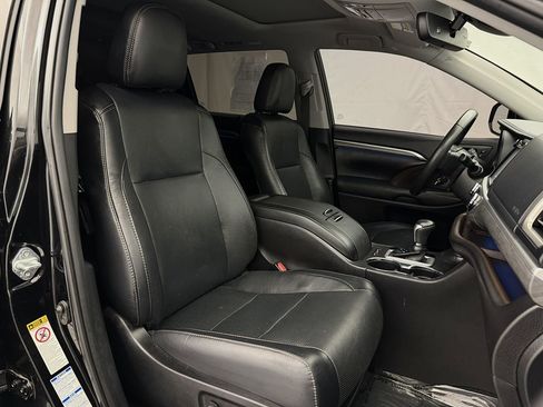 Used 2019 Toyota Highlander Limited image 37
