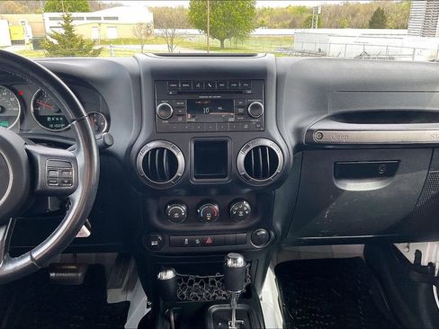 Used 2018 Jeep Wrangler Sport AWD/4WD image 12