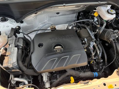 Used 2025 Buick Encore GX Preferred AWD/4WD image 36