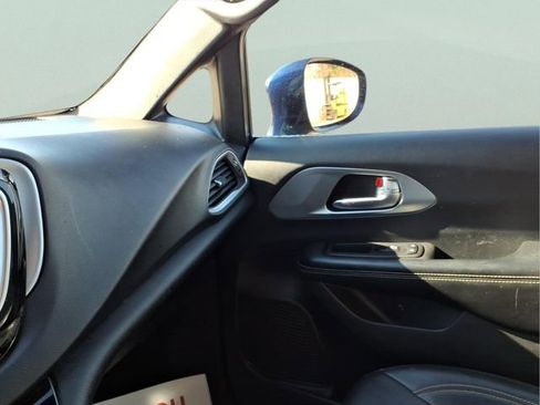 Used 2019 Chrysler Pacifica Touring-L Plus w/ Advanced Safetytec Group image 18