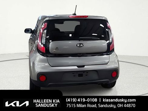 Certified 2018 Kia Soul Base w/ Convenience Package image 5