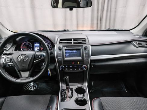 Used 2017 Toyota Camry SE image 14