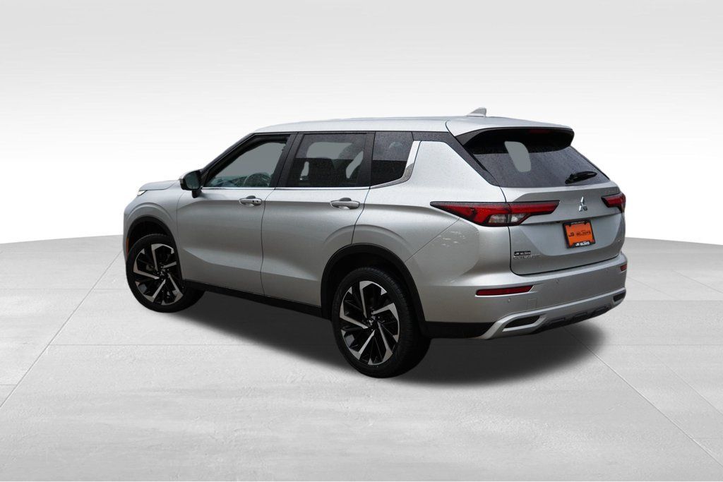 Used 2024 Mitsubishi Outlander SE AWD/4WD image 7