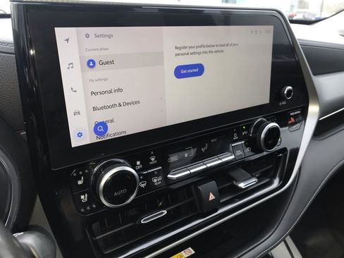 Used 2023 Toyota Highlander Platinum image 16