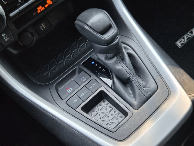 Used 2024 Toyota RAV4 LE FWD image 18