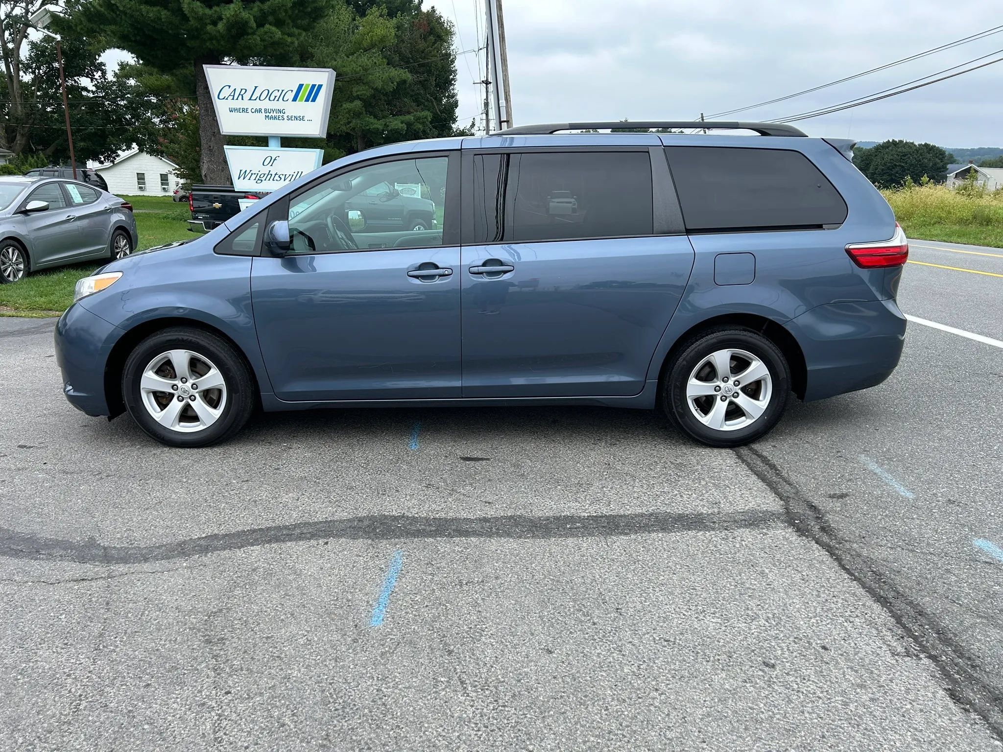 Used 2017 Toyota Sienna LE FWD image 9