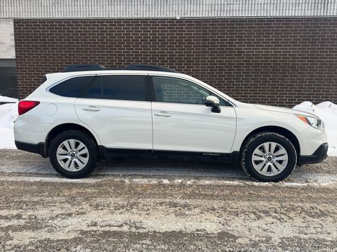 Used 2017 Subaru Outback 2.5i Premium image 29