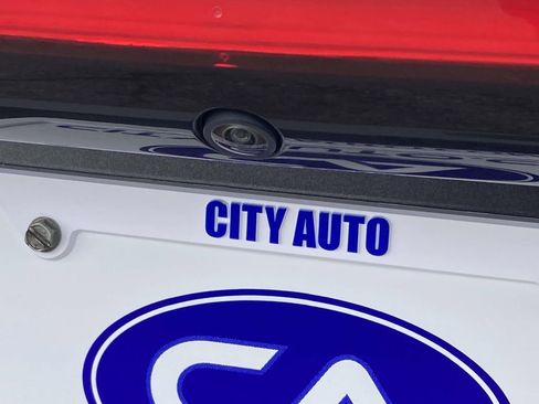 Used 2023 Chrysler Pacifica Touring-L image 12