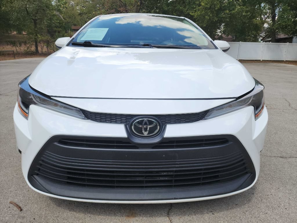Used 2023 Toyota Corolla LE FWD image 2