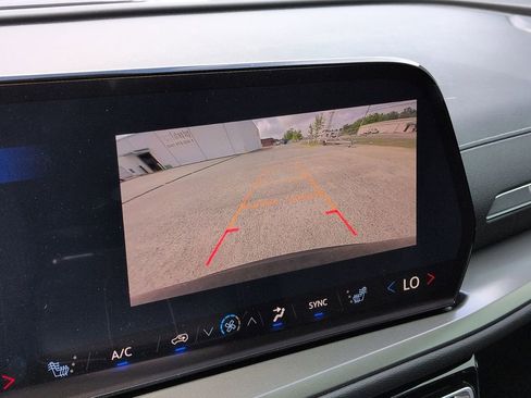New 2026 Chevrolet Traverse LT w/ Sun and Wheel Package FWD image 24