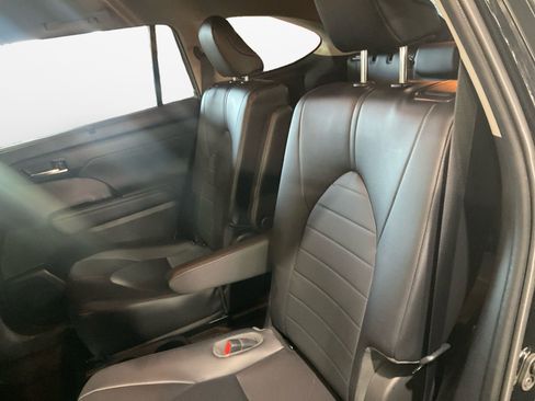Used 2023 Toyota Highlander XLE image 13