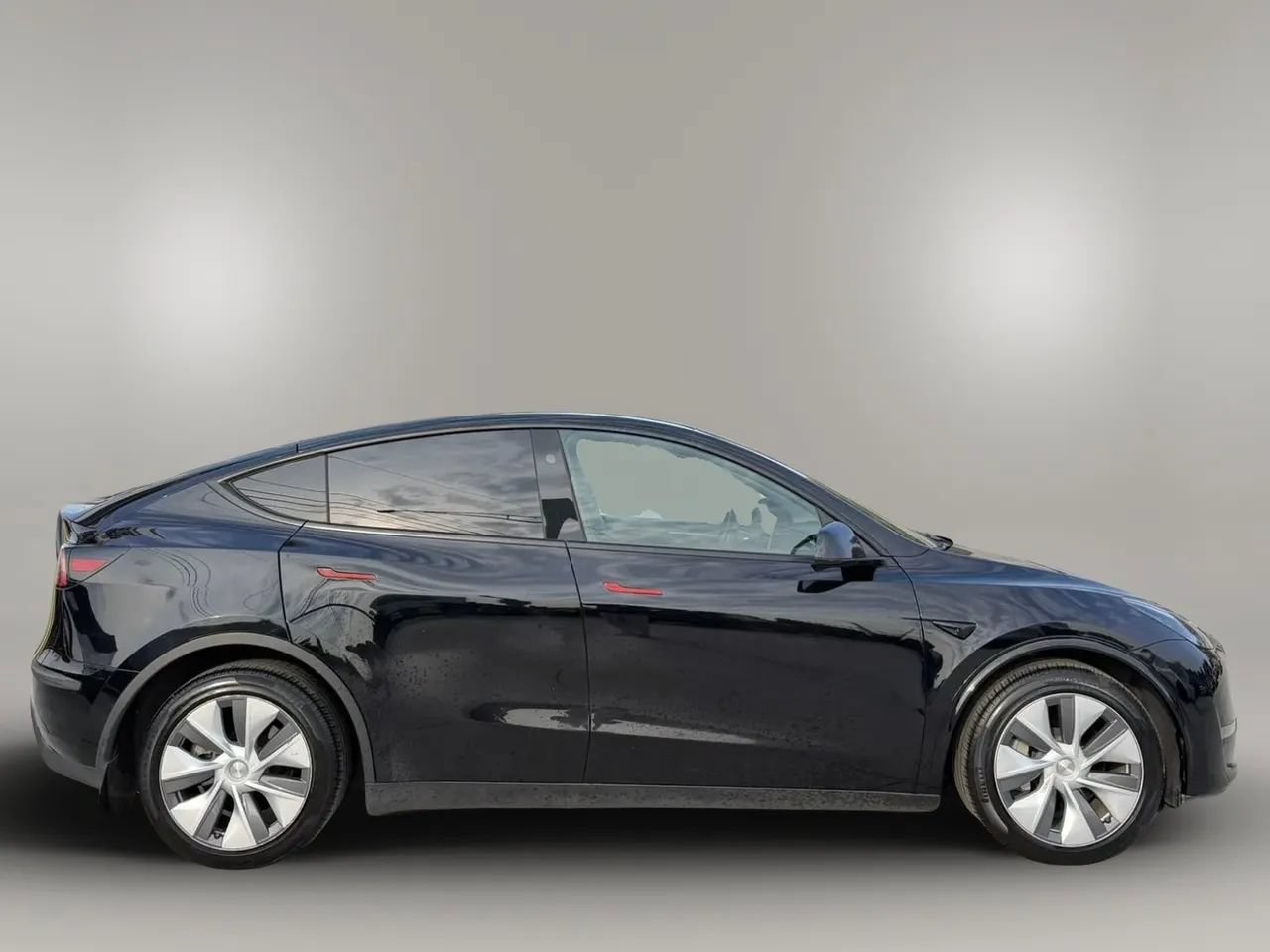 Used 2023 Tesla Model Y AWD image 4