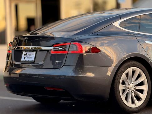 Used 2017 Tesla Model S 75D image 9