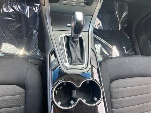 Used 2018 Ford Edge SE FWD image 19