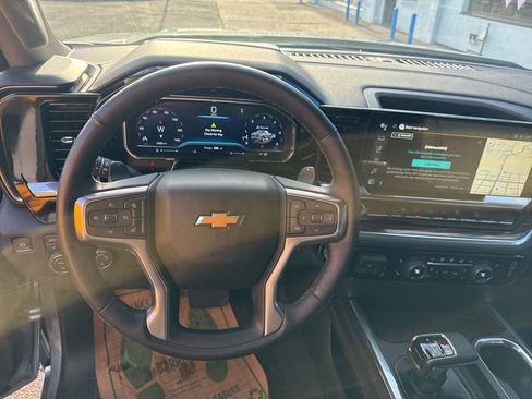 Used 2025 Chevrolet Silverado 1500 LT AWD/4WD image 19