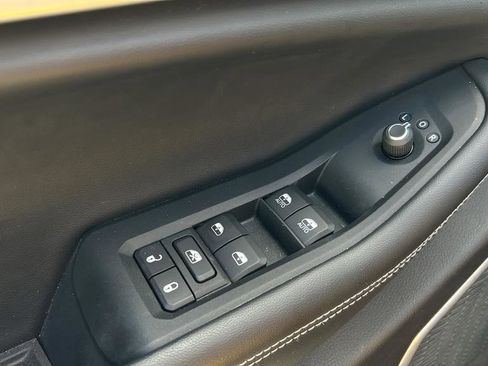 Used 2022 Jeep Grand Cherokee Limited image 12