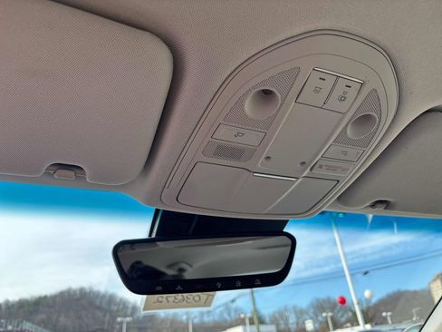 Used 2019 Genesis G70 2.0T Advanced image 19